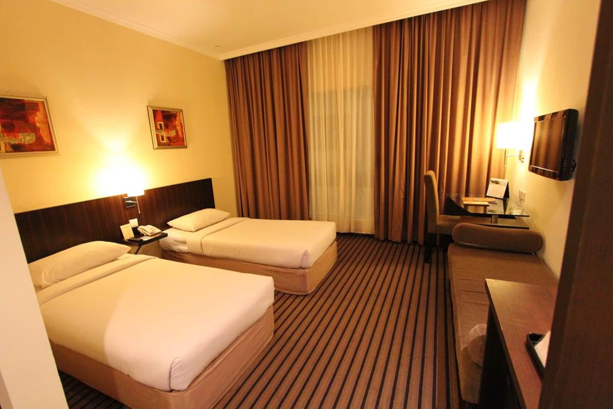 Harmoni One Convention Hotel And Service Apartments Batam Экстерьер фото