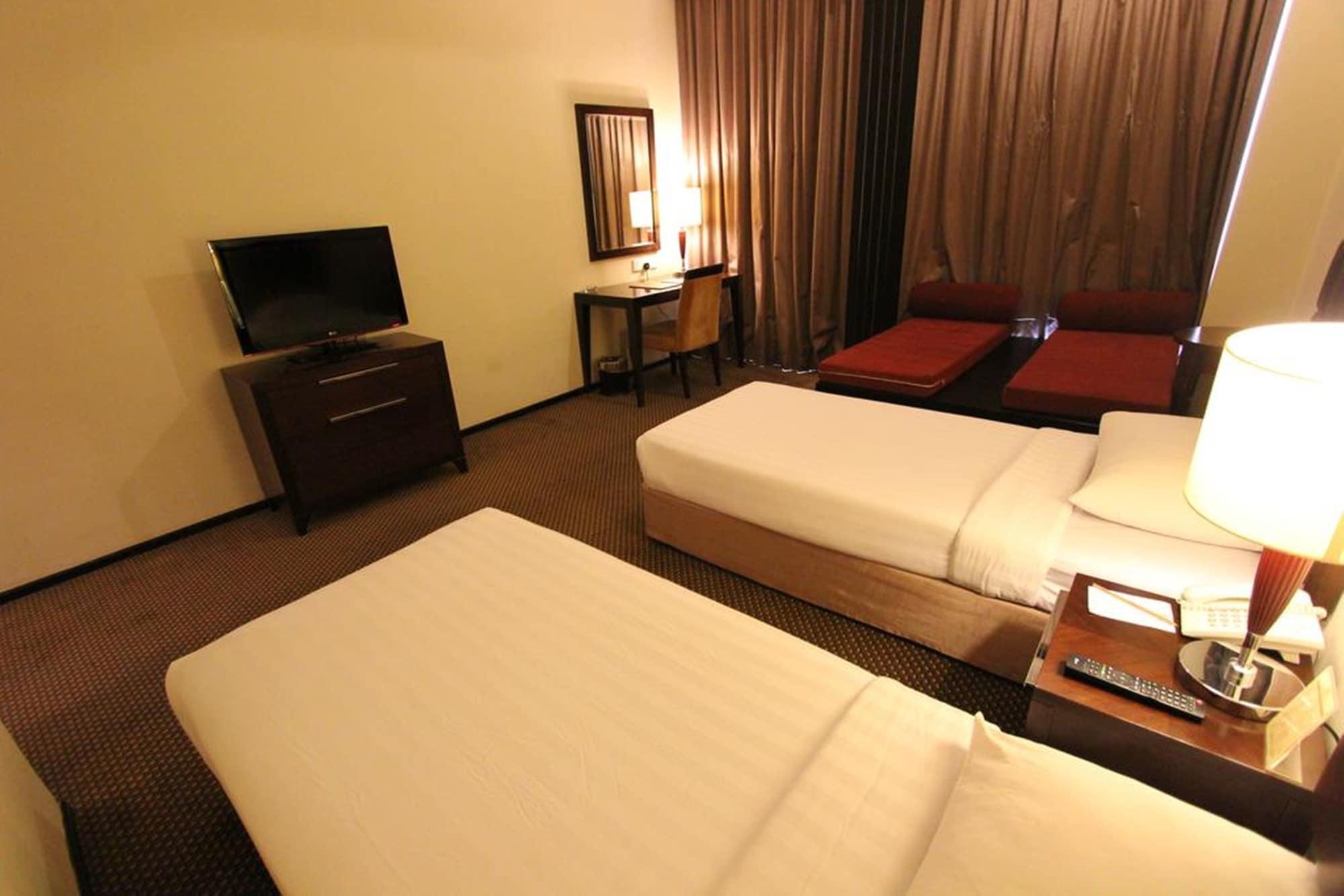 Harmoni One Convention Hotel And Service Apartments Batam Экстерьер фото