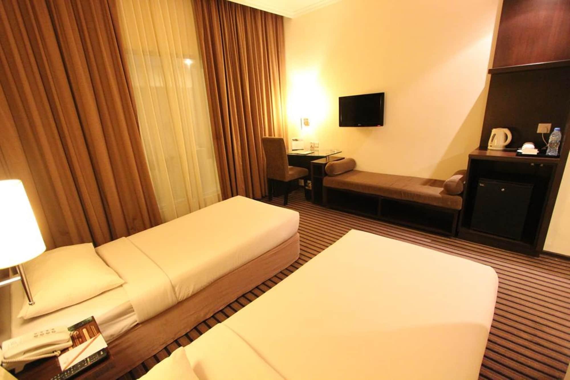 Harmoni One Convention Hotel And Service Apartments Batam Экстерьер фото