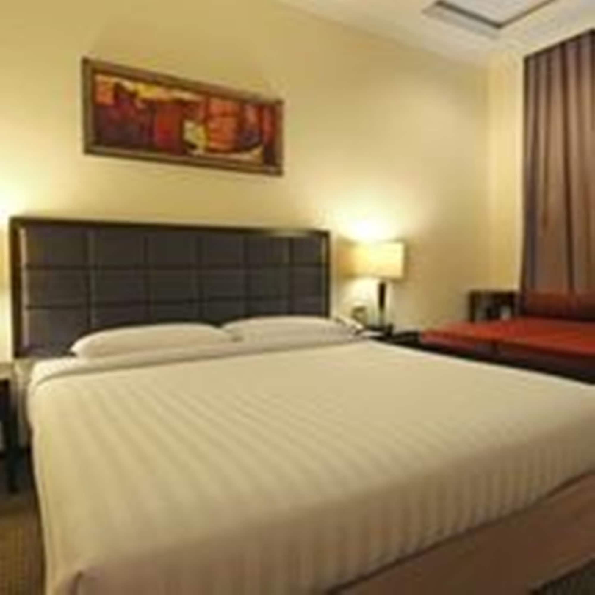 Harmoni One Convention Hotel And Service Apartments Batam Экстерьер фото