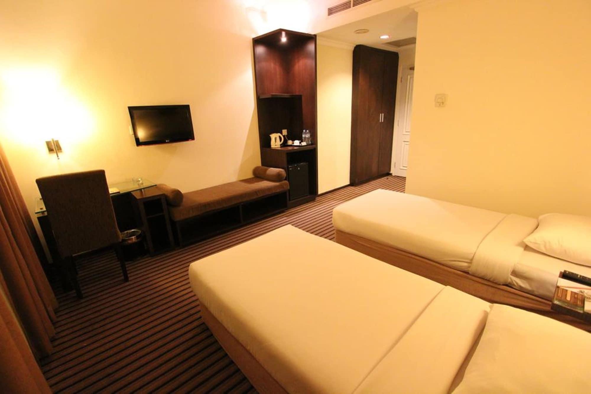 Harmoni One Convention Hotel And Service Apartments Batam Экстерьер фото