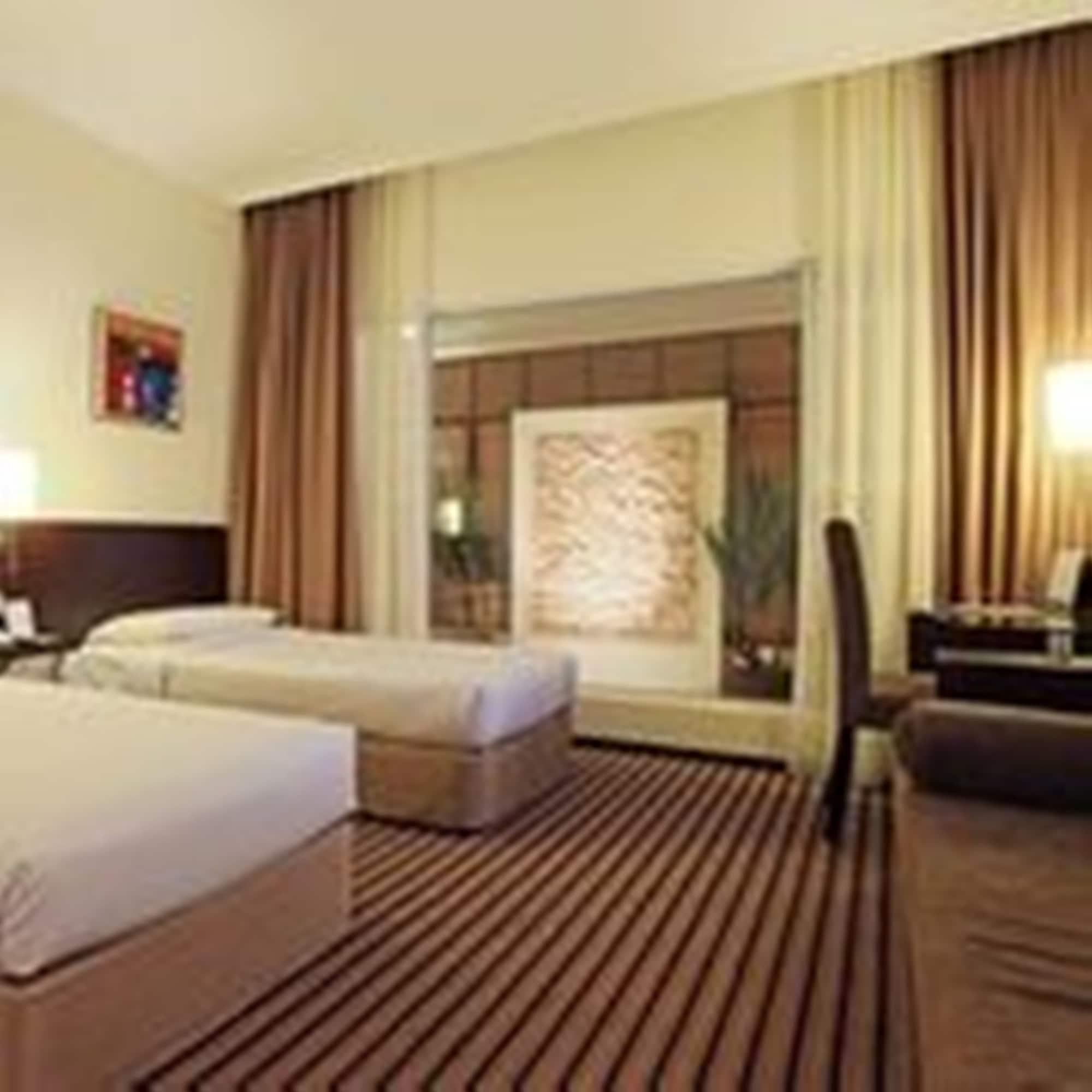 Harmoni One Convention Hotel And Service Apartments Batam Экстерьер фото