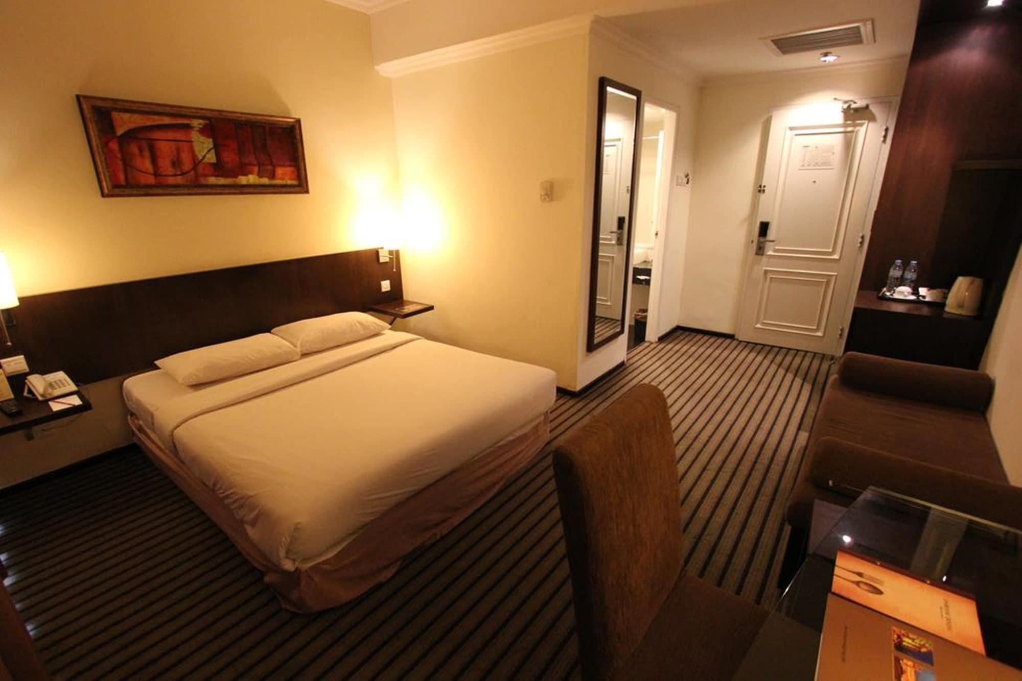 Harmoni One Convention Hotel And Service Apartments Batam Экстерьер фото