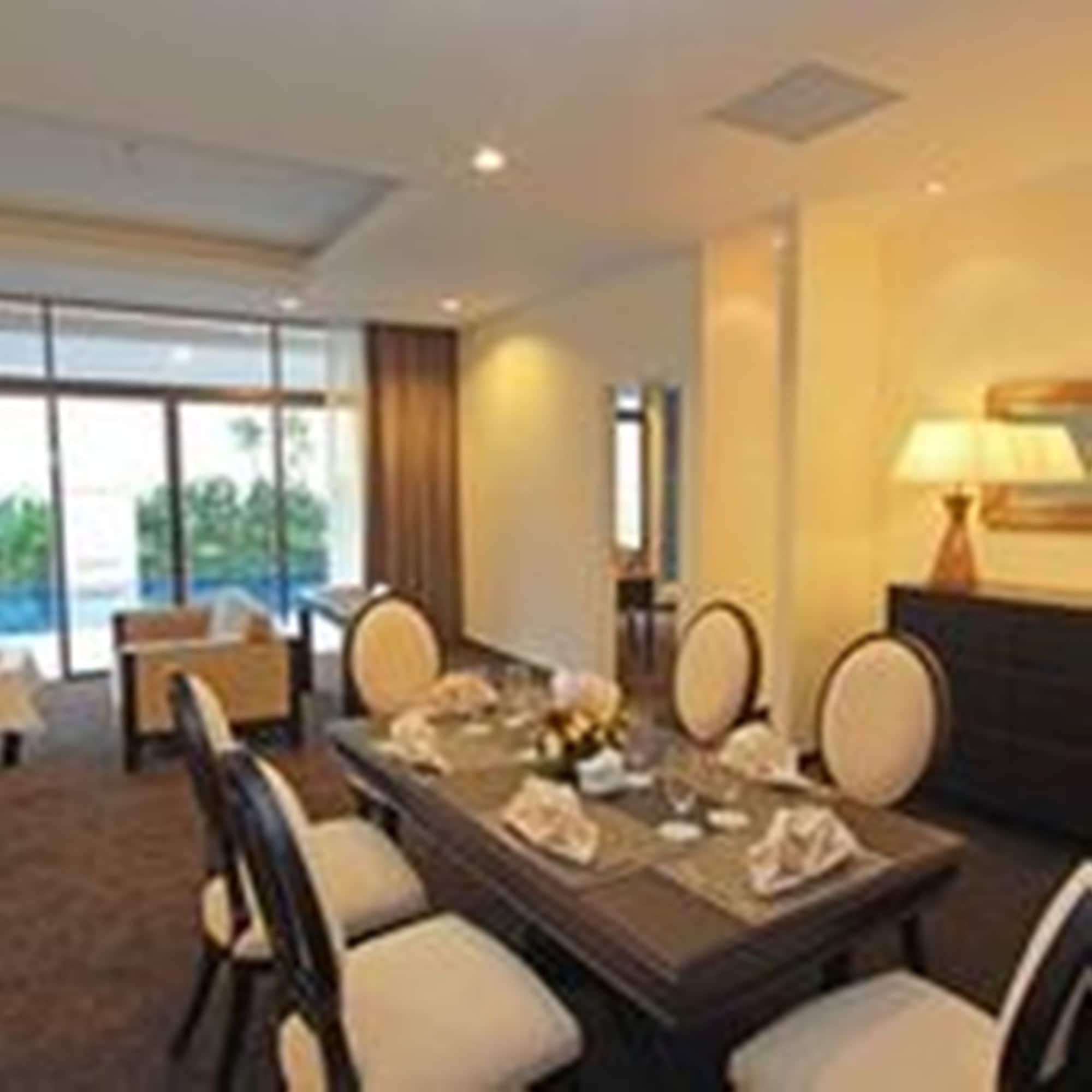 Harmoni One Convention Hotel And Service Apartments Batam Экстерьер фото