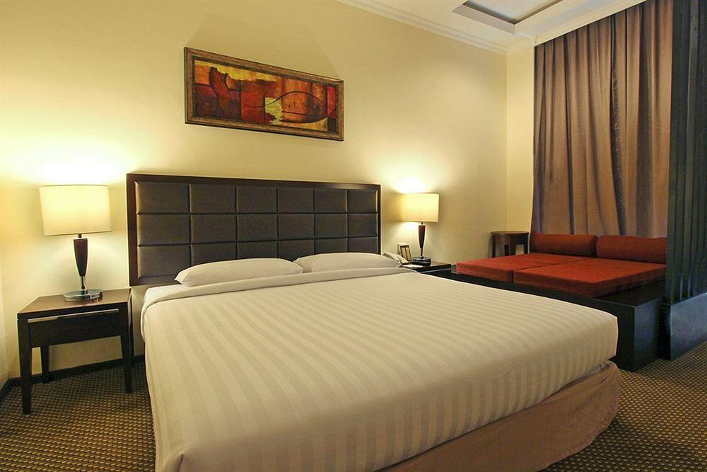 Harmoni One Convention Hotel And Service Apartments Batam Экстерьер фото