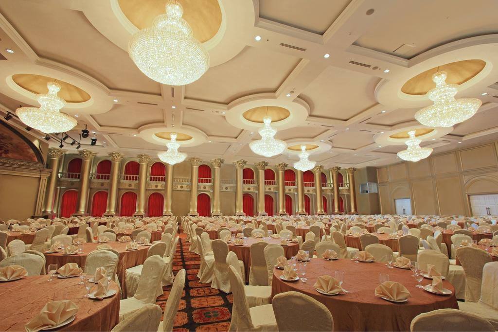 Harmoni One Convention Hotel And Service Apartments Batam Экстерьер фото