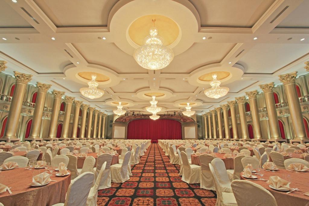 Harmoni One Convention Hotel And Service Apartments Batam Экстерьер фото
