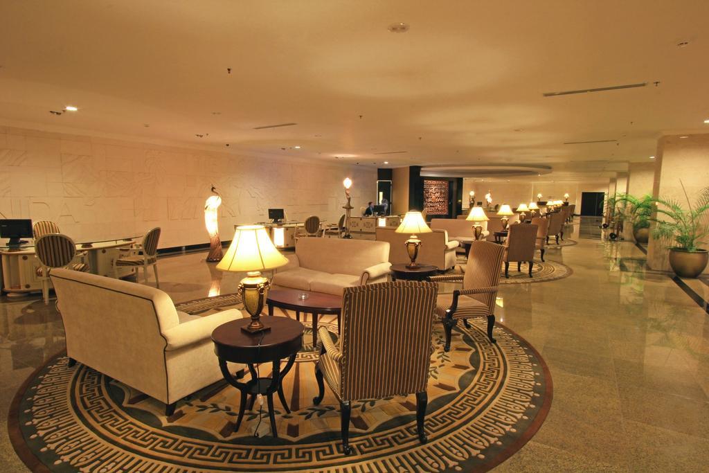 Harmoni One Convention Hotel And Service Apartments Batam Экстерьер фото