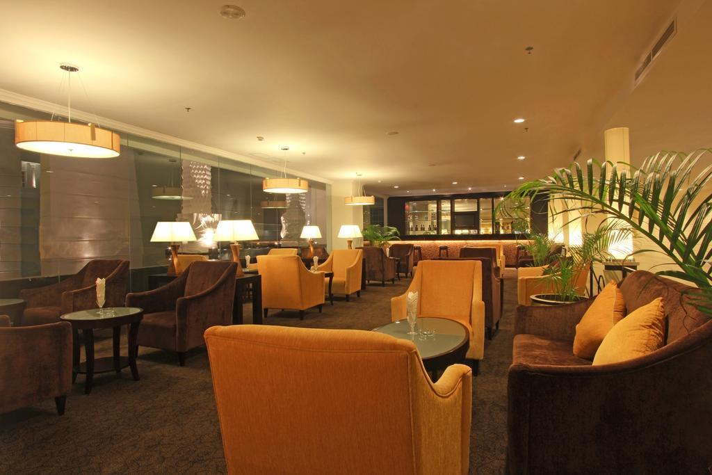 Harmoni One Convention Hotel And Service Apartments Batam Экстерьер фото