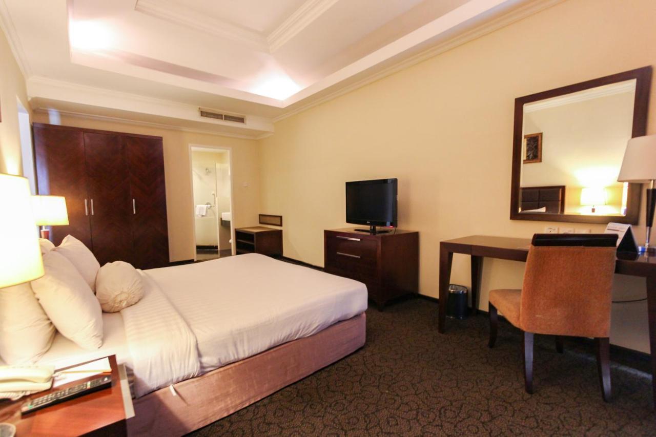 Harmoni One Convention Hotel And Service Apartments Batam Экстерьер фото