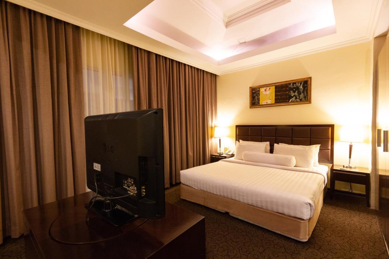 Harmoni One Convention Hotel And Service Apartments Batam Экстерьер фото