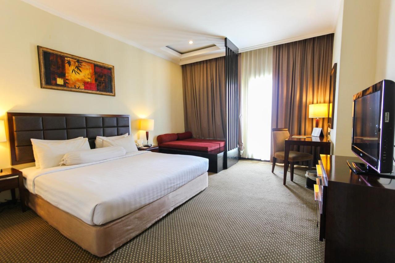 Harmoni One Convention Hotel And Service Apartments Batam Экстерьер фото