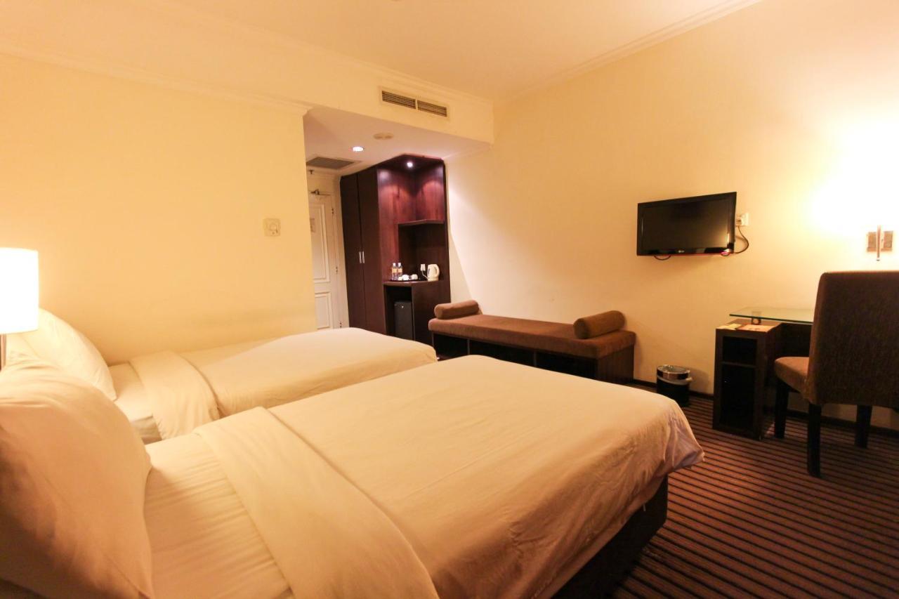Harmoni One Convention Hotel And Service Apartments Batam Экстерьер фото