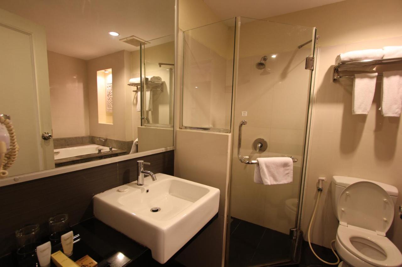 Harmoni One Convention Hotel And Service Apartments Batam Экстерьер фото