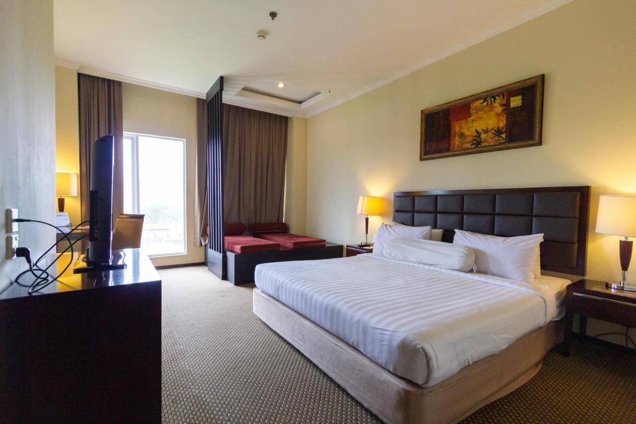 Harmoni One Convention Hotel And Service Apartments Batam Экстерьер фото